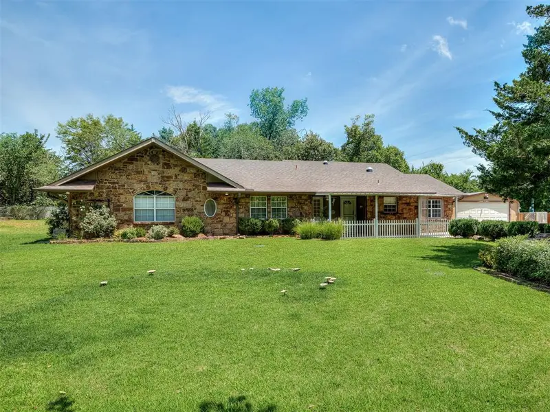 1899 Williams DR, Choctaw, OK 73020