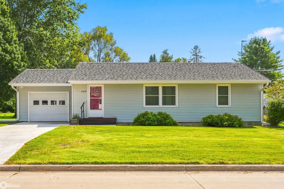 806 E Washington ST, Montezuma, IA 50171
