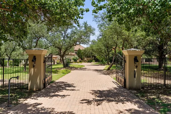 2901 Cliff PT, Spicewood, TX 78669