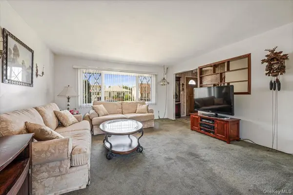 206 N Iowa AVE, Massapequa, NY 11758