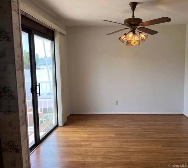 206 N Iowa AVE, Massapequa, NY 11758
