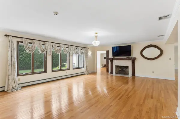 72 Lake End RD, Merrick, NY 11566