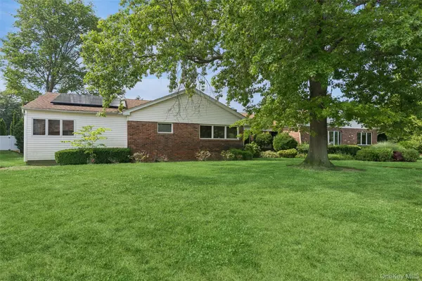 72 Lake End RD, Merrick, NY 11566
