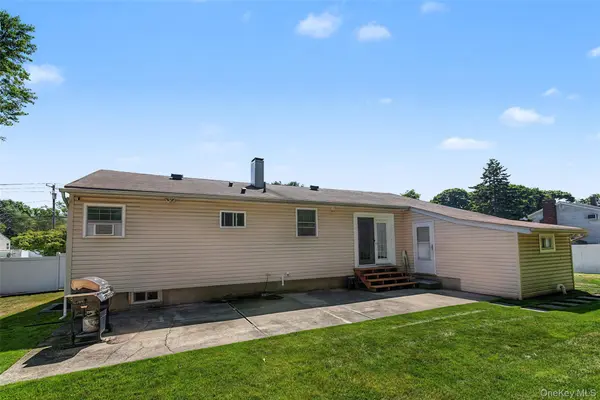 46 Oakland AVE, Central Islip, NY 11722