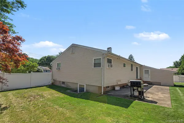 46 Oakland AVE, Central Islip, NY 11722