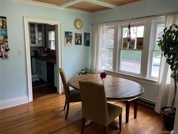 25 Willow AVE, Huntington, NY 11743