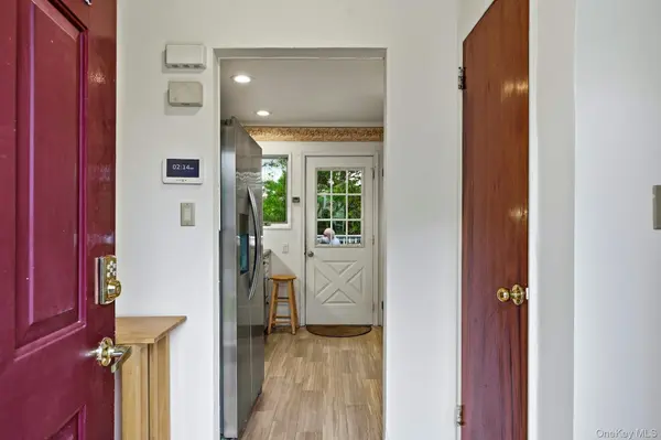 43 Tappan AVE, Babylon, NY 11702