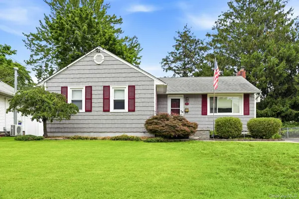 43 Tappan AVE, Babylon, NY 11702