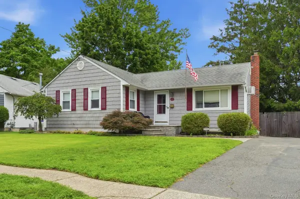 43 Tappan AVE, Babylon, NY 11702