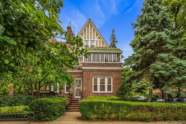 102-02 Ascan AVE, Forest Hills, NY 11375