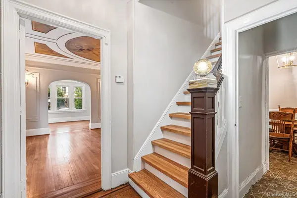 102-02 Ascan AVE, Forest Hills, NY 11375