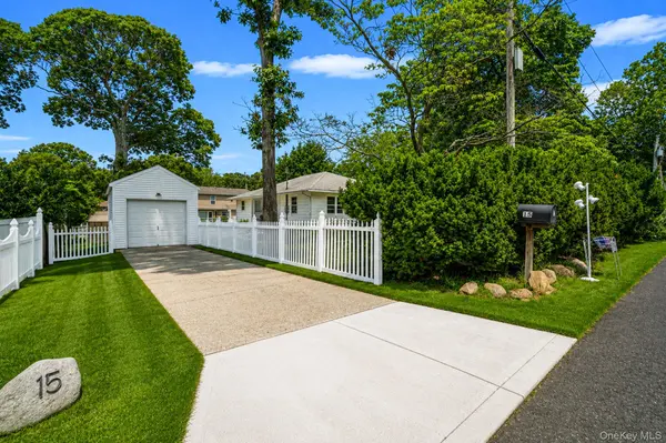 15 Oceanview AVE, Farmingville, NY 11738