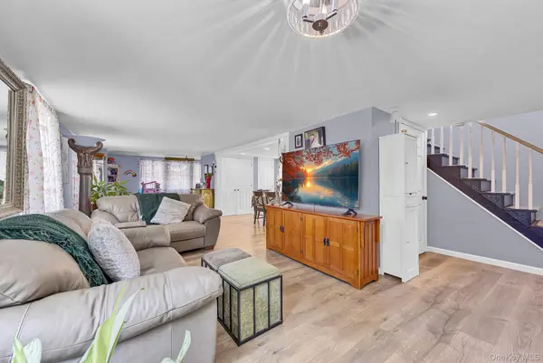 1116 Montauk HWY, Oakdale, NY 11769