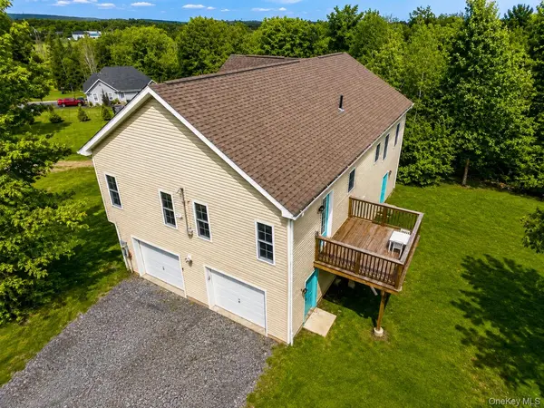 9 Jake Henry DR, Marlboro, NY 12542