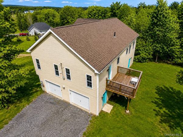 9 Jake Henry DR, Marlboro, NY 12542