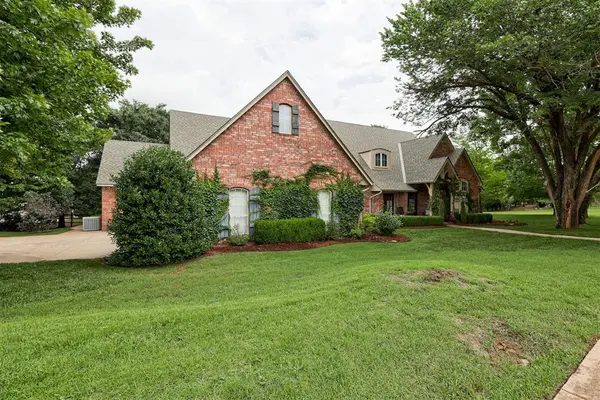 201 Hollowdale CIR, Edmond, OK 73003