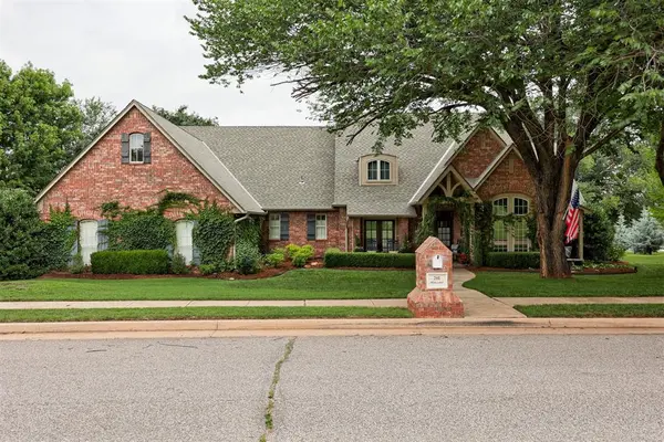 201 Hollowdale CIR, Edmond, OK 73003