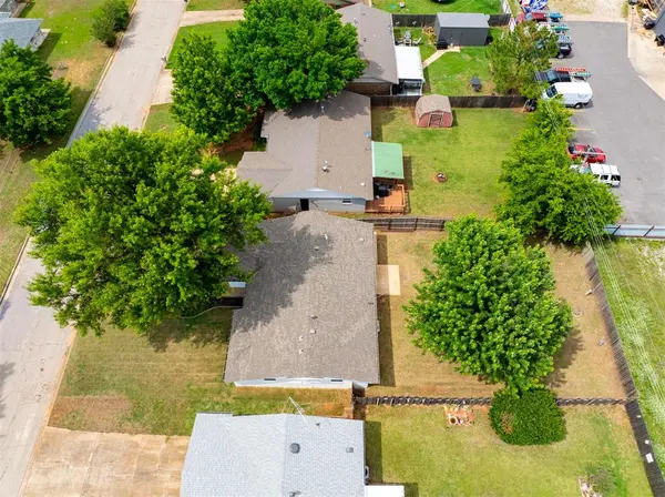 2303 N McKinley AVE, Shawnee, OK 74804