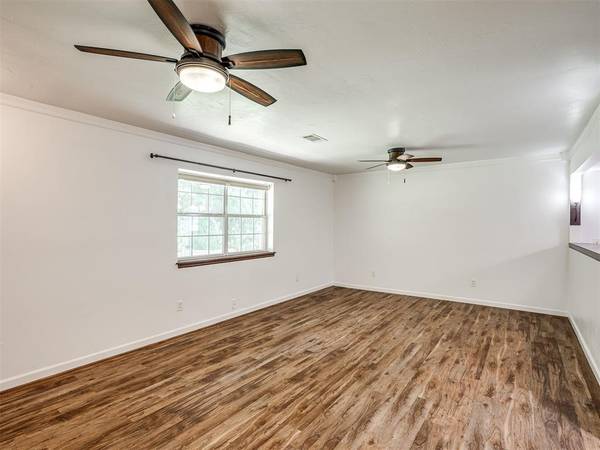 1899 Williams DR, Choctaw, OK 73020