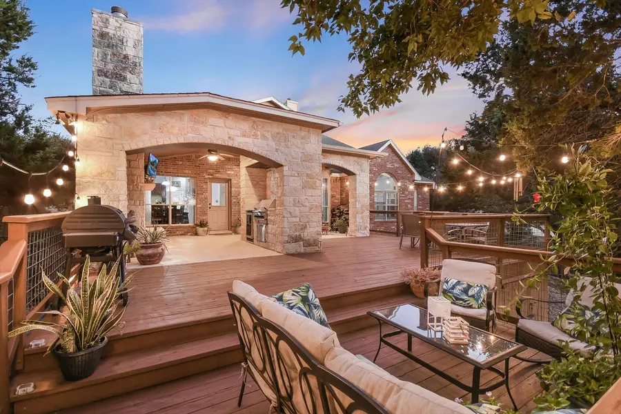 300 Wesley Ridge DR, Spicewood, TX 78669