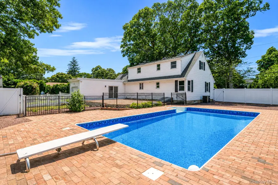 273 Cambon AVE, Saint James, NY 11780