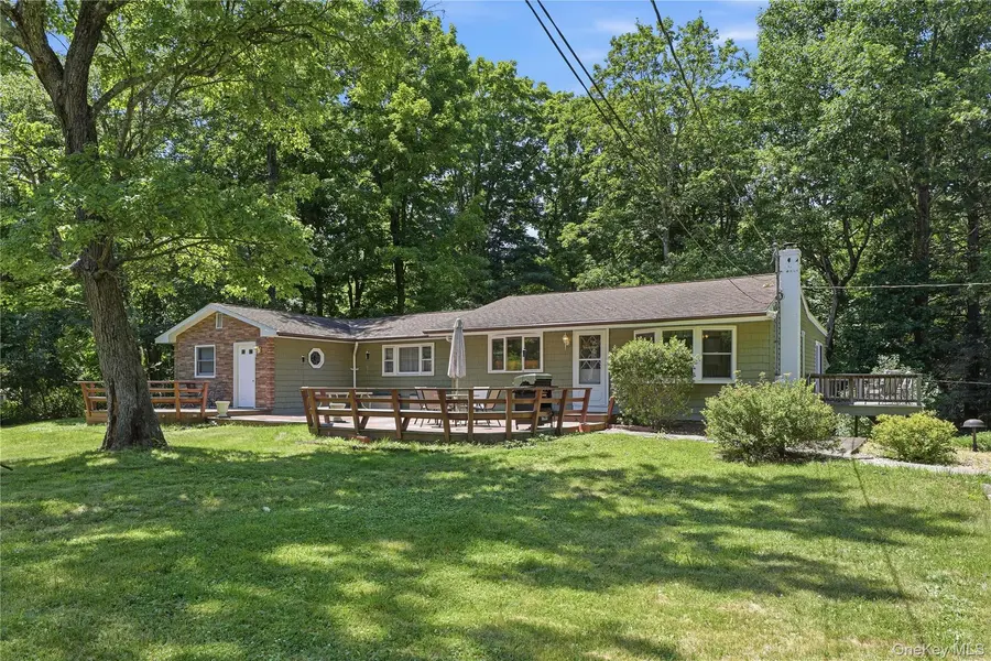 23 Leggett RD, Chatham, NY 12075