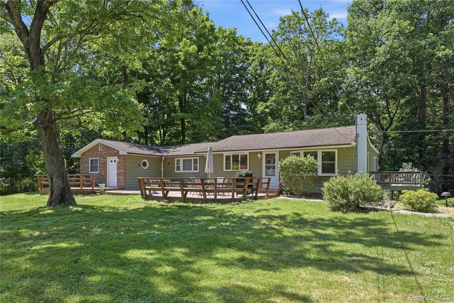 23 Leggett RD, Chatham, NY 12075