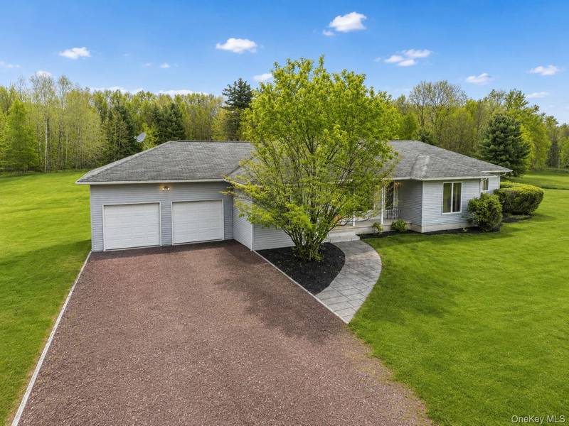 354 Petticoat LN, Bloomingburg, NY 12721