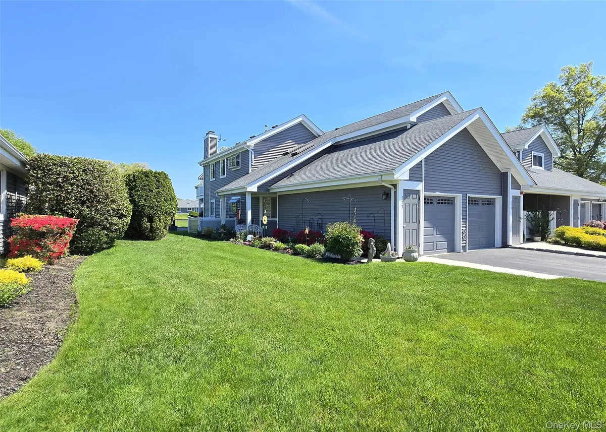 377 Quarry Pond CT, Moriches, NY 11955