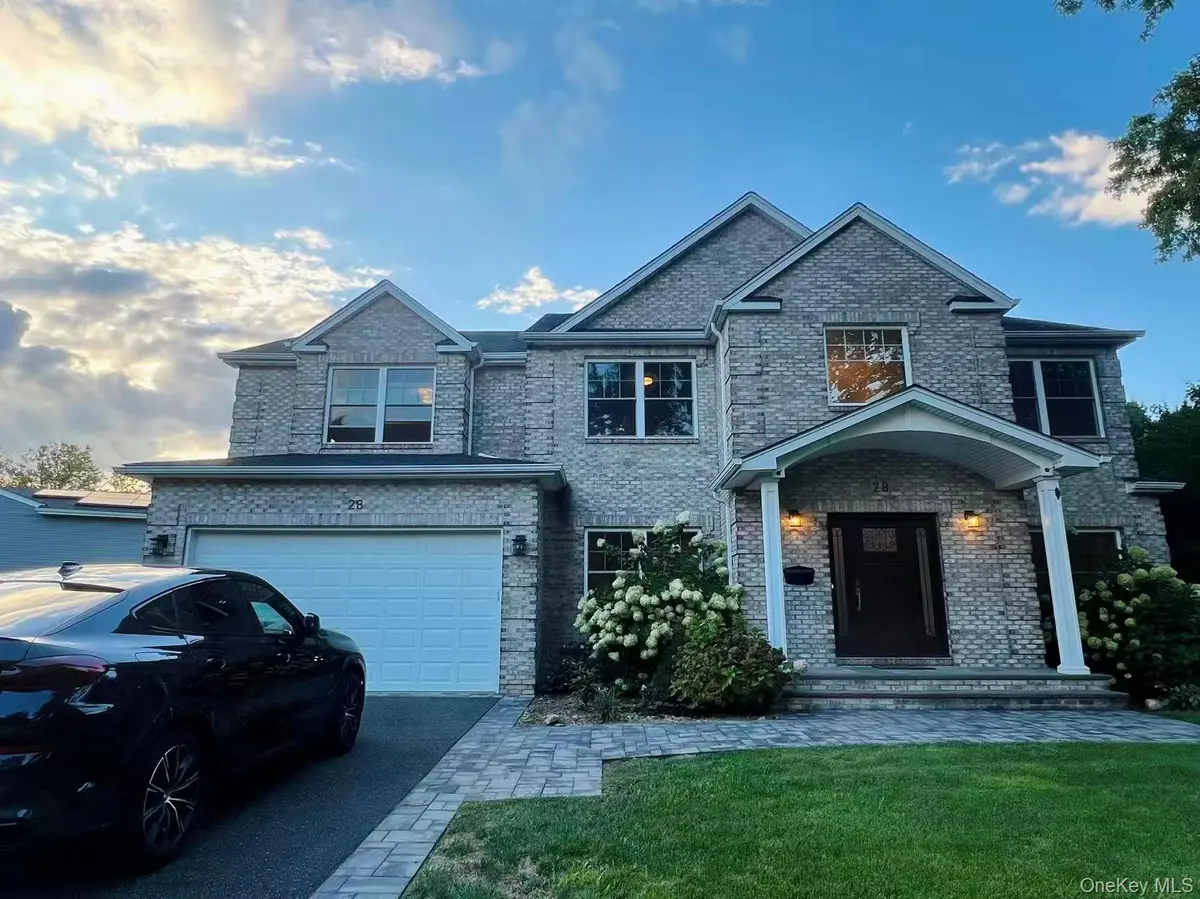 28 Fern DR, Jericho, NY 11753