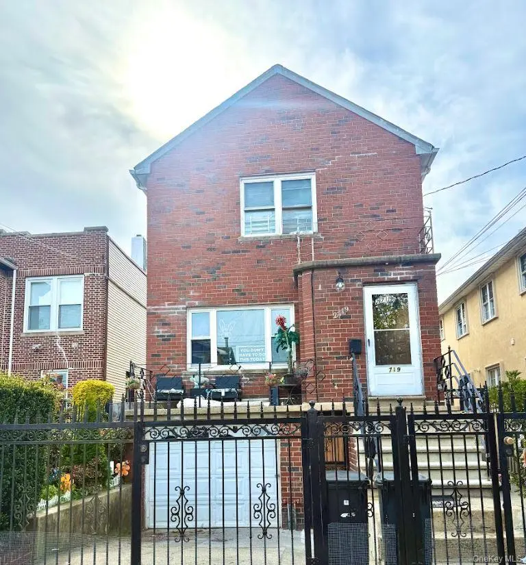 2719 Hering AVE, Bronx, NY 10469