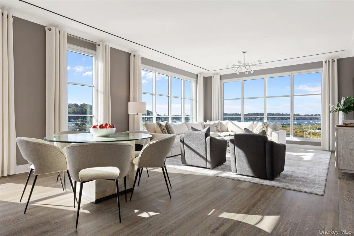 100 Garvies Point RD #1324, Glen Cove, NY 11542