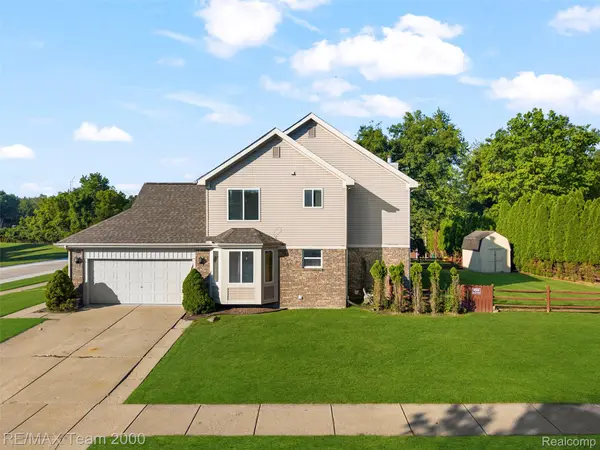 30003 Huron Meadows DR, Rockwood, MI 48173