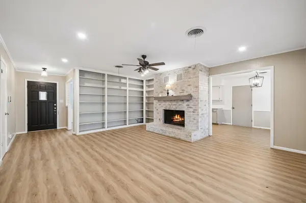 1203 Hollis DR, Brenham, TX 77833