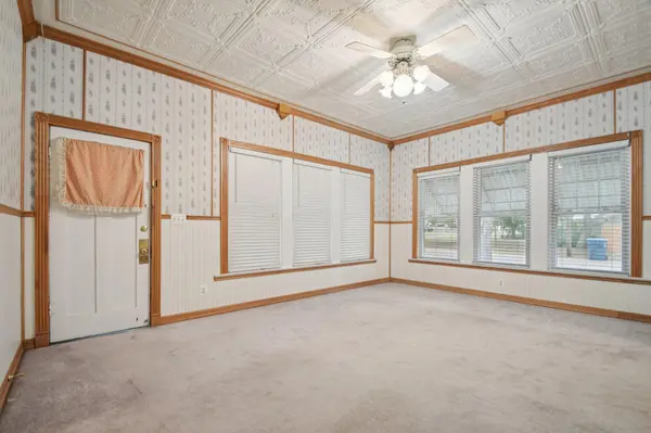 611 N Main ST, Elgin, TX 78621