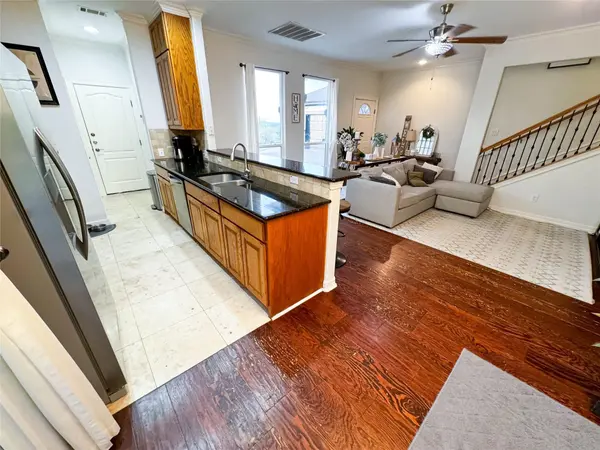1213 Delsie DR #B, Austin, TX 78734
