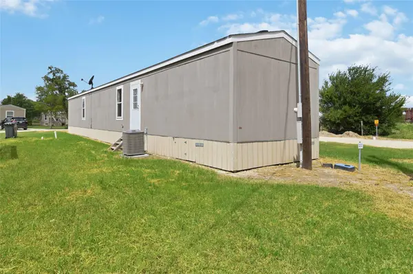 5670 E Austin ST, Giddings, TX 78942