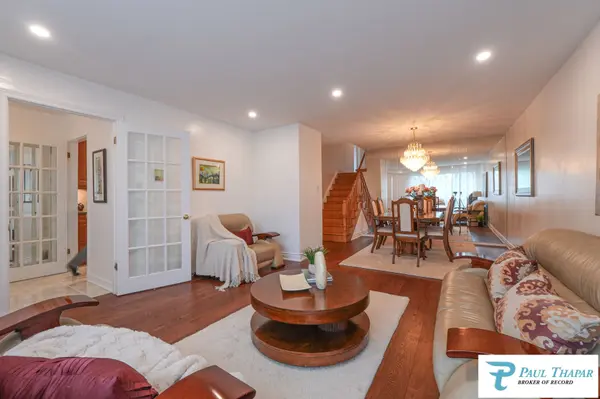 60 Seneca Hill DR, Toronto C15, ON M2J 2W5