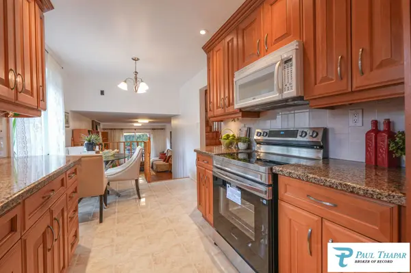 60 Seneca Hill DR, Toronto C15, ON M2J 2W5