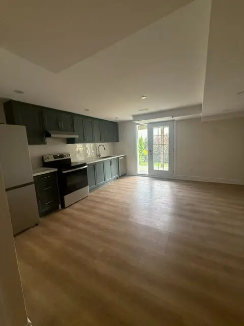 2009 Shay DR, Pickering, ON L1X 1Y1
