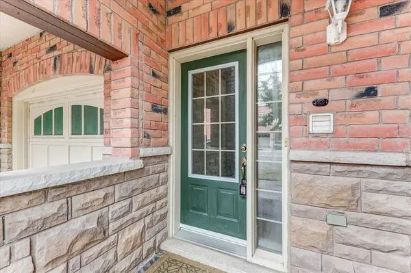 23 Linnell ST, Ajax, ON L1Z 0K9