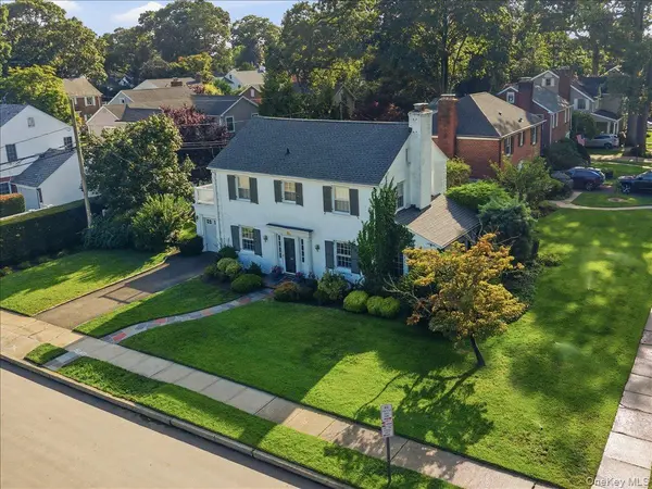 110 Knollwood RD, Rockville Centre, NY 11570