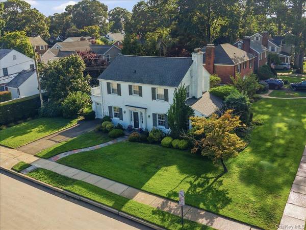 110 Knollwood RD, Rockville Centre, NY 11570