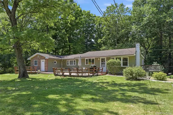 23 Leggett RD, Chatham, NY 12075