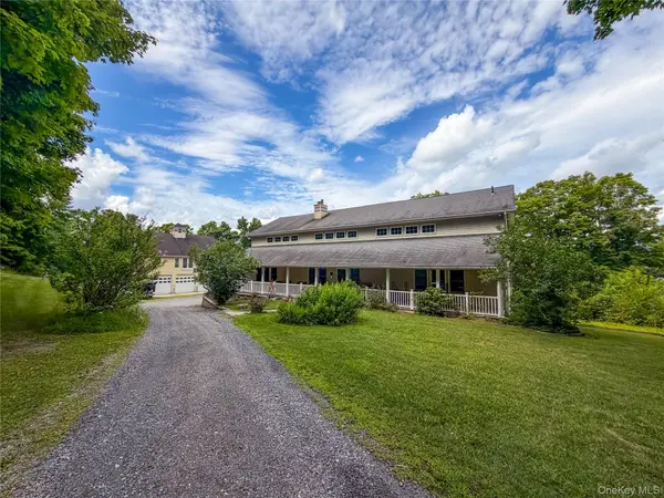 912-918 Hollow RD, Clinton Corners, NY 12514