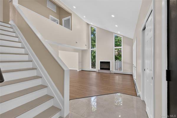 96 Chestnut ST, Mount Sinai, NY 11766