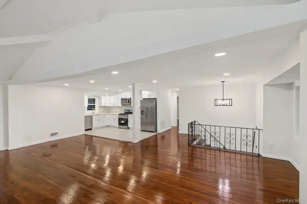 414 Westview AVE, Deer Park, NY 11729