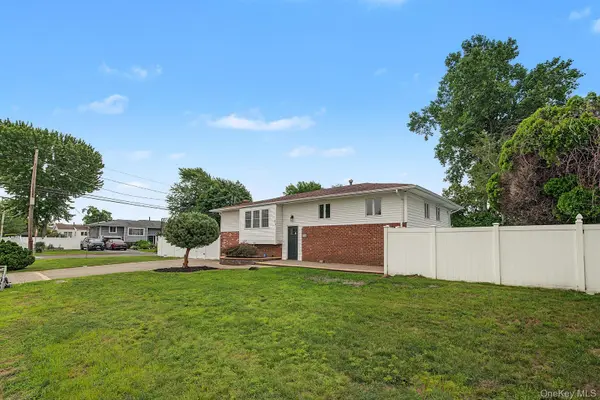 414 Westview AVE, Deer Park, NY 11729