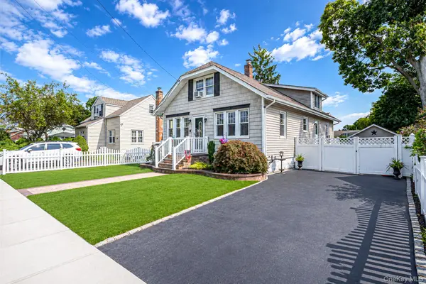 14 Andrew AVE, Islip Terrace, NY 11752