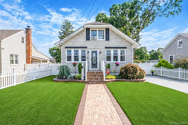 14 Andrew AVE, Islip Terrace, NY 11752